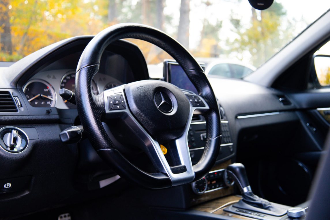 MERCEDES BENZ C320