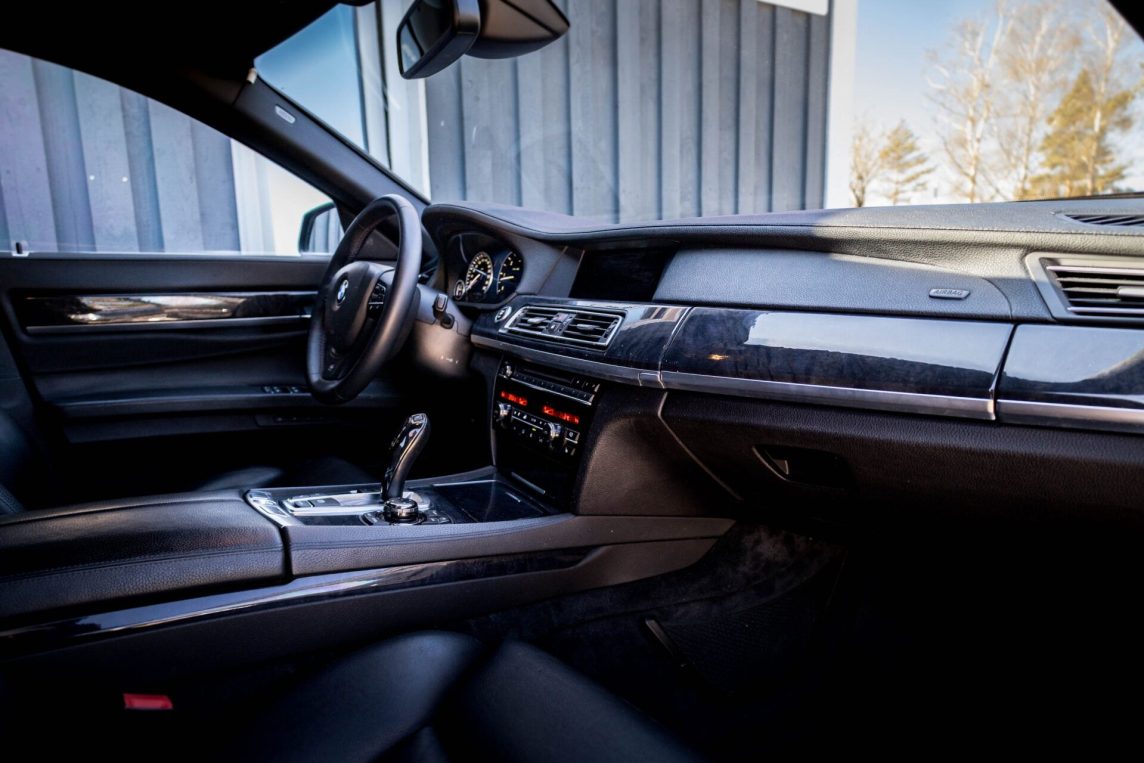BMW 730