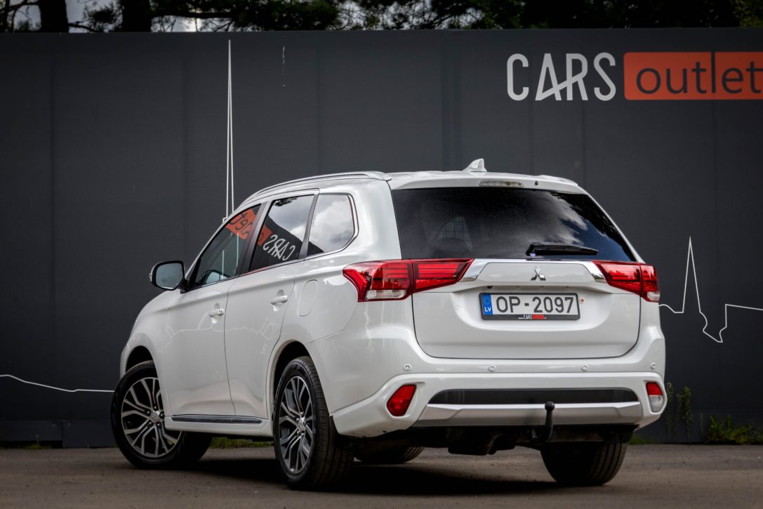 MITSUBISHI OUTLANDER