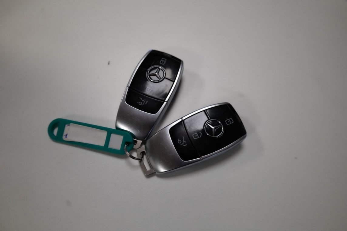 MERCEDES BENZ E220 D
