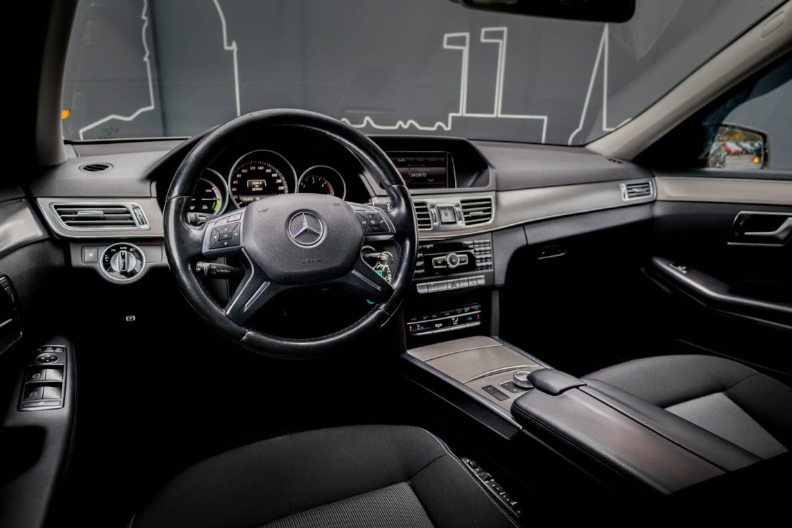 MERCEDES BENZ E300