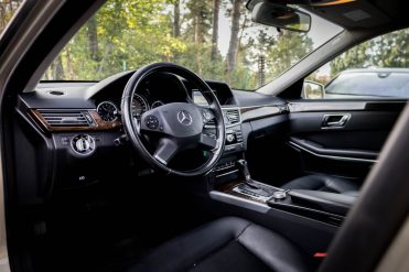 MERCEDES BENZ E200