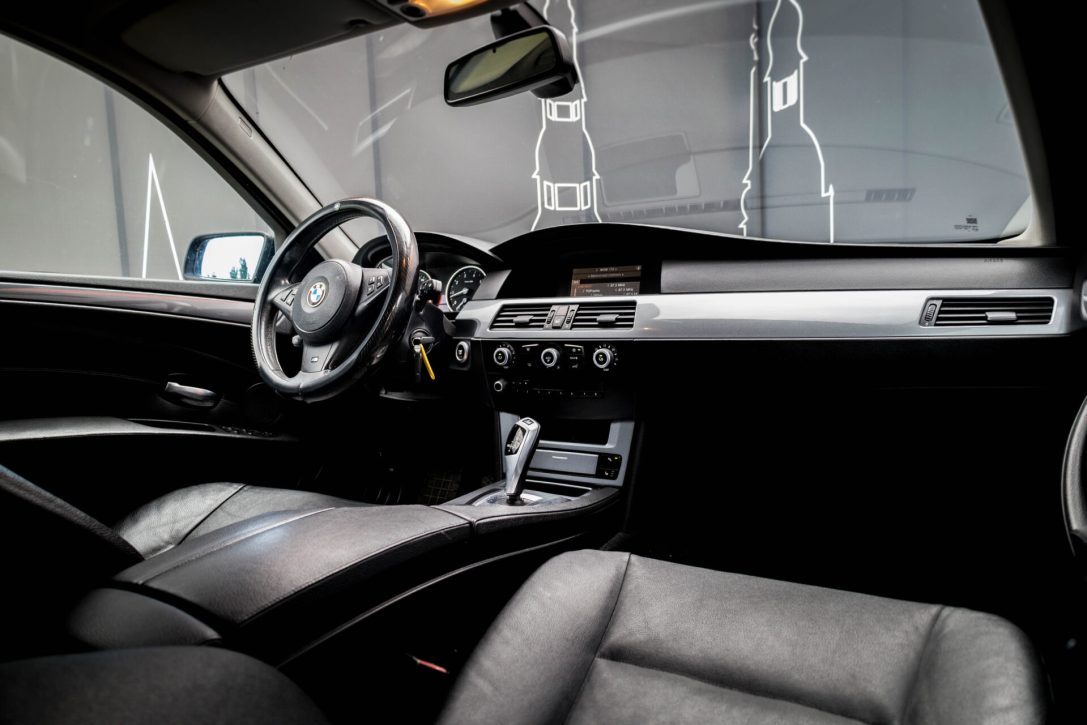 BMW 523