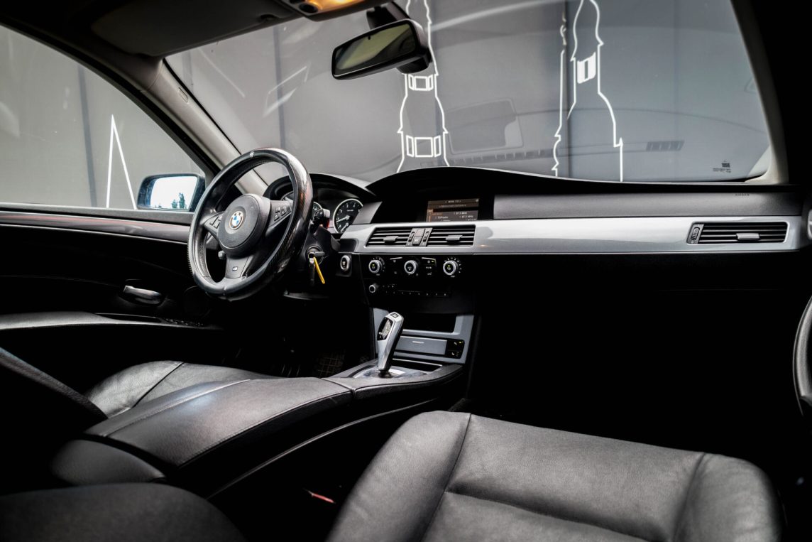 BMW 523