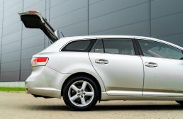 TOYOTA AVENSIS