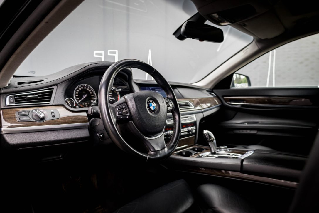 BMW 730