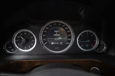MERCEDES BENZ E200