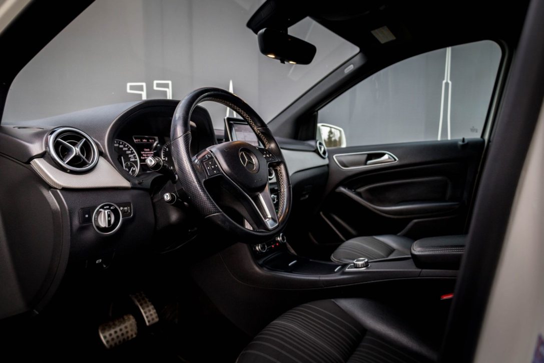 MERCEDES BENZ B 200