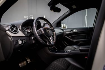 MERCEDES BENZ B 200
