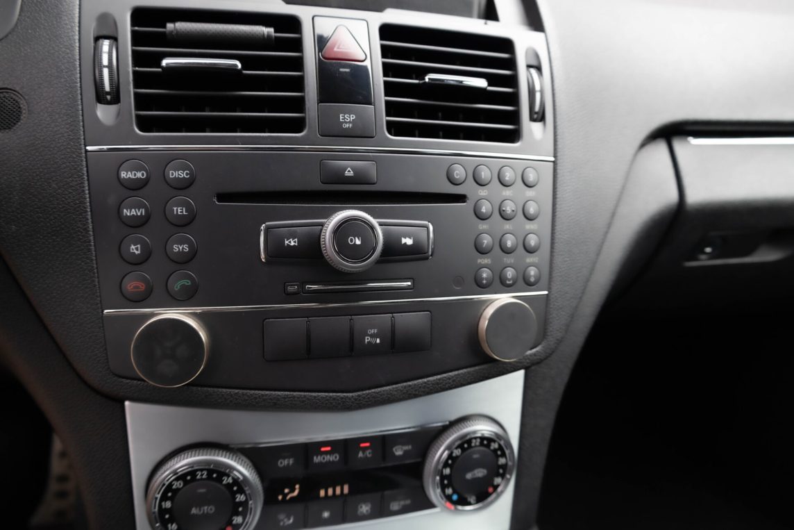 MERCEDES BENZ C320