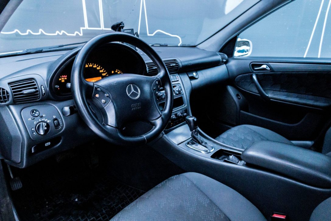 MERCEDES BENZ C 180