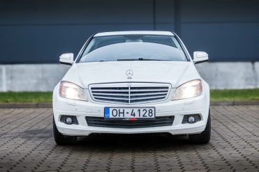 MERCEDES BENZ C200