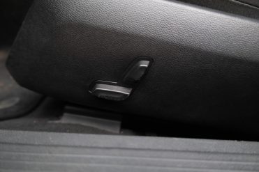 MERCEDES BENZ E200